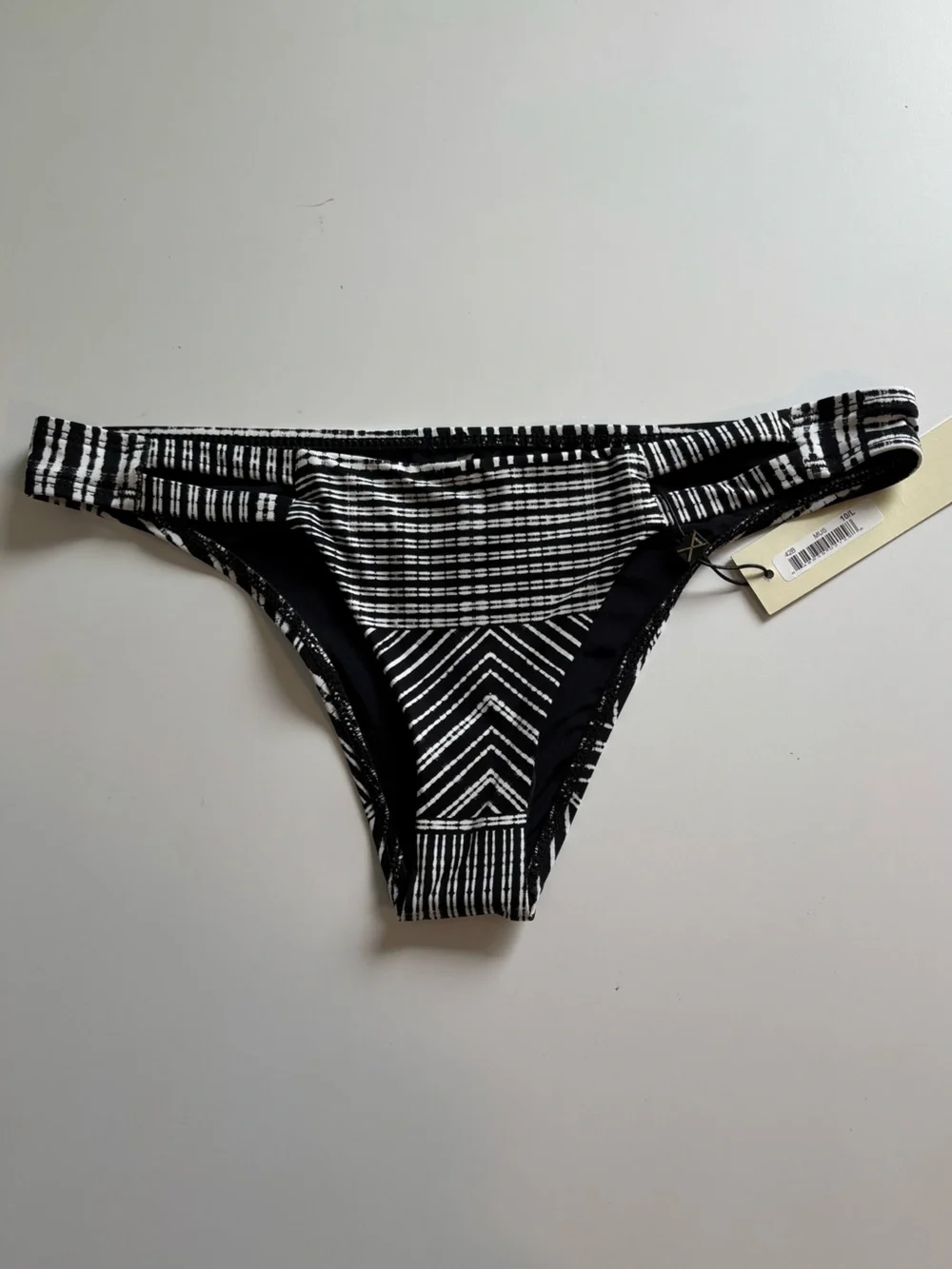 Vitamin A Cheeky Bikini Bottom Black & White Geometric Print Large Swimwear NWT